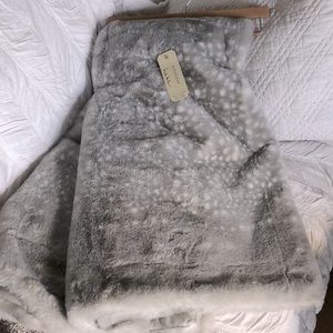 Nicole Miller Artelier Faux Fur Throw Blanket Brown Tone Gray Blend 50x60 Luxury